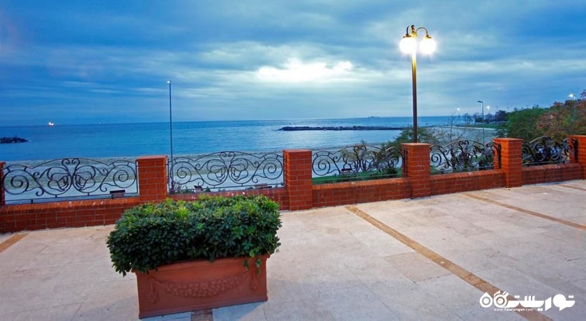 چشم انداز زیبای  دریا 